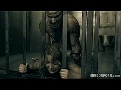 หนังโป๊ฝรั่ง ปล่อยปีศาจบ้าเซ็กส์เข้าห้องขังหญิง ก่อนจับนักโทษหญิงเย็ดหี อย่าหื่นกามสุดๆ ร้องครางลั่นคุก